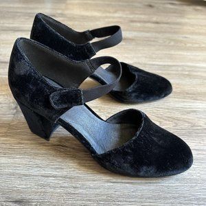 Eileen Fisher Malta Black Velvet Velour Mary Janes Heels Pumps Women’s Size 10